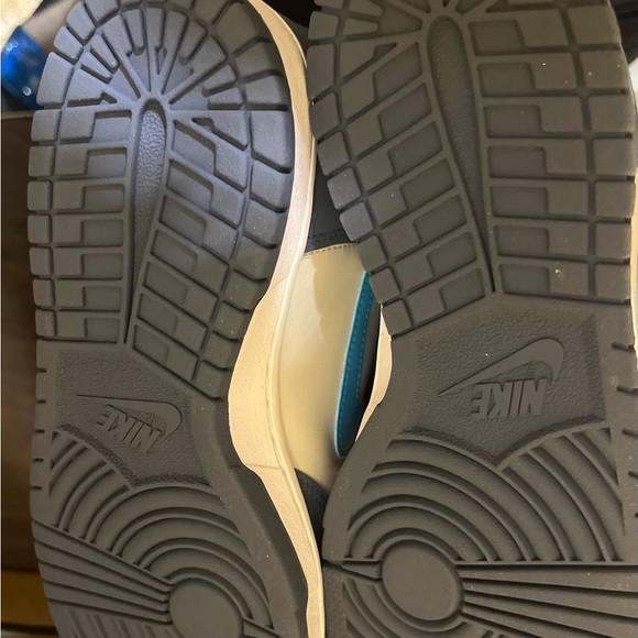 BrandNew Nike HiTopDunks-TennisShoe- Sneakers💙 - Picture 15 of 16